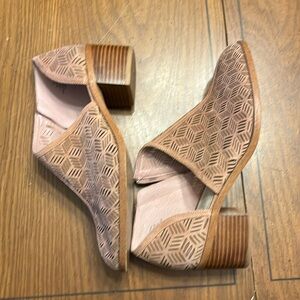 1. STATE  Iddah Perforated Cutout leather Bootie size 8.5 peach tan EUC